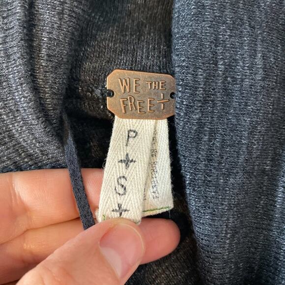 Free People Split Back Turtleneck Top Size Small - Picture 6 of 9